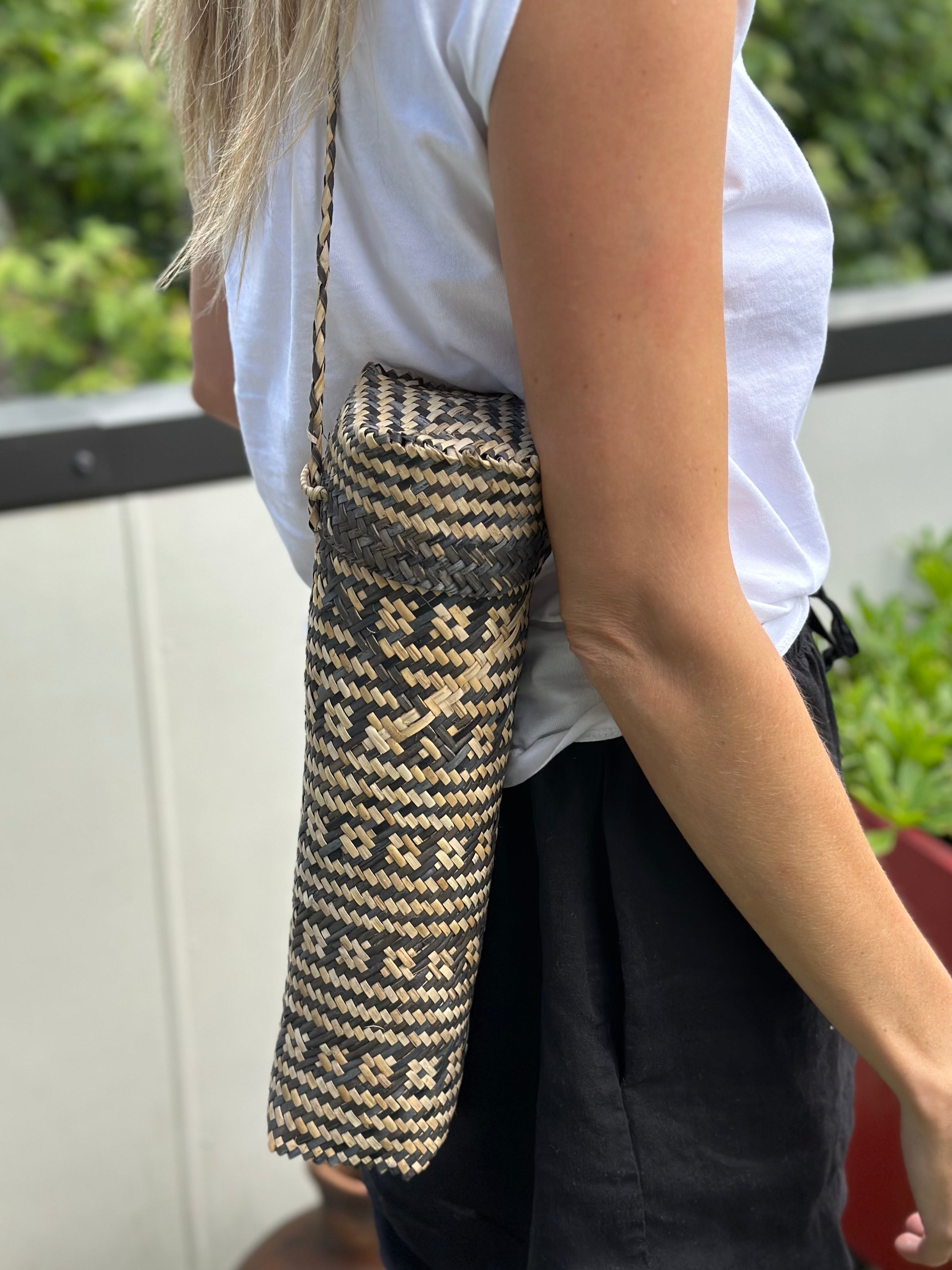 Rattan wine bottle carrier